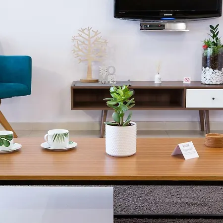 דירה Modern Est.6 *