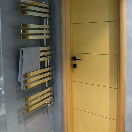 Modern Est.6 סלוניקי